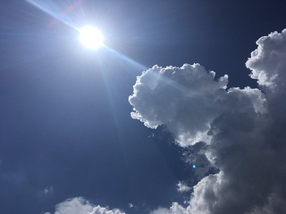 EBakaikoa's tweet photo. Renacer, palabra preciosa!Es la oportunidad que tenemos cada día de cambiar nuestra vida avanzando hacia La Luz verdadera que es la del amor https://t.co/A2UGlEbY4D