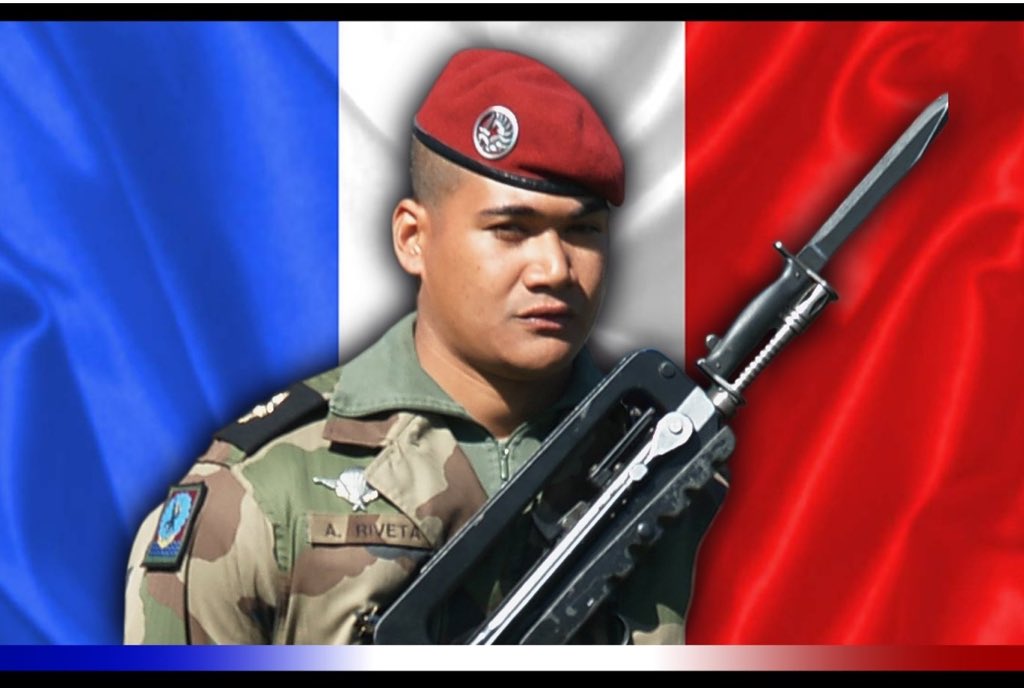 <a href="/salondubourget/">Paris Air Show</a> #Hommage au chasseur parachutiste de 1ère classe Albéric RIVETAA, #1RCP Pamiers, décédé en opération au #Mali la nuit du 17 au 18 juin 2017.