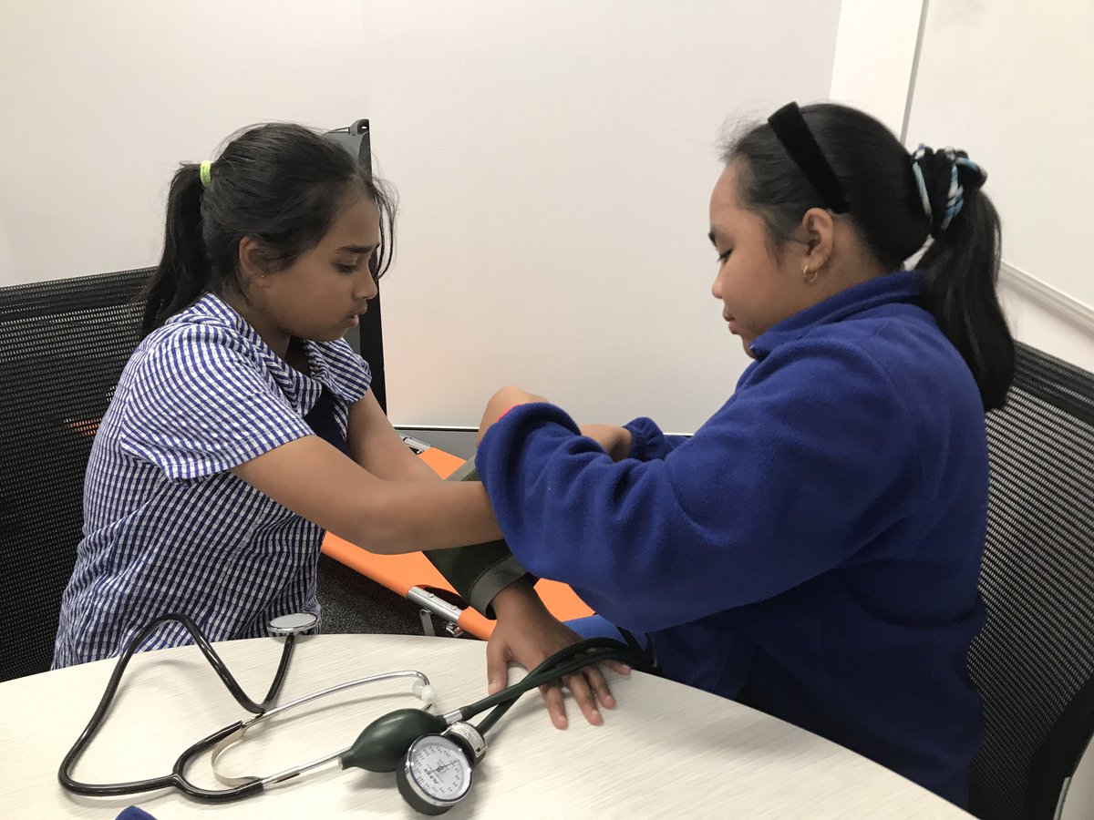 kate_tishler's tweet photo. 5/6T learnt how to follow DR ABCD, perform CPR and use a defibrillator @westernsydneyu @Minto_P_S @VickiCraze #firstfootforward #savinglives https://t.co/r7jKAiZaA2
