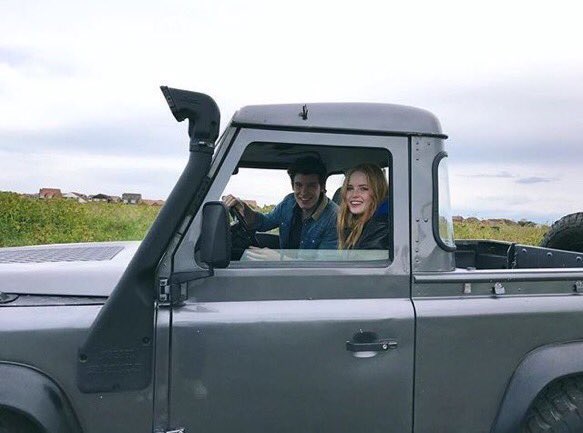 Textshawnmendes's tweet photo. Durant le tournage du clip #HoldingMeBackMusicVideo ~ https://t.co/NJY2OgvkuO