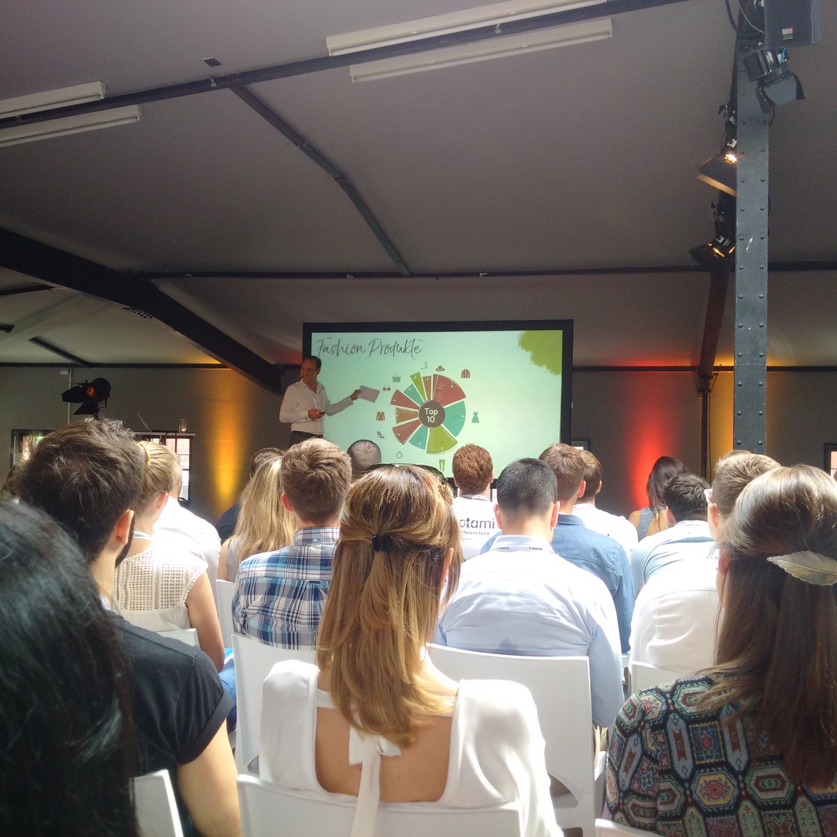 SPOTASHOP's tweet photo. Auch beim #AWINfashionDay sind wir heute dabei https://t.co/pcjj1IOW1B