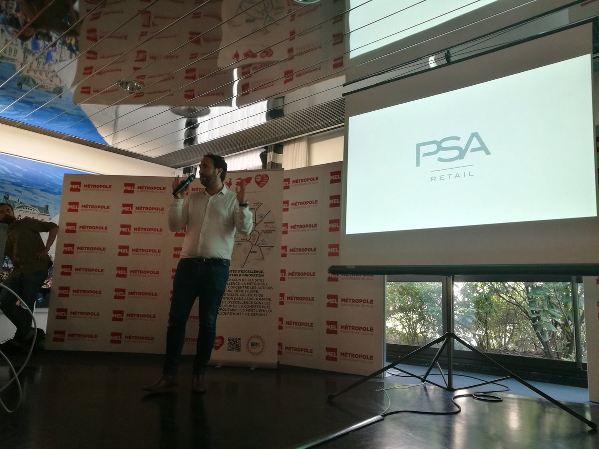 Explications avant démonstrations par Alexandre de l'expérience menée avec <a href="/GroupePSA/">Groupe PSA</a> lors des #jeudisdunumérique à la @MEL_Lille
