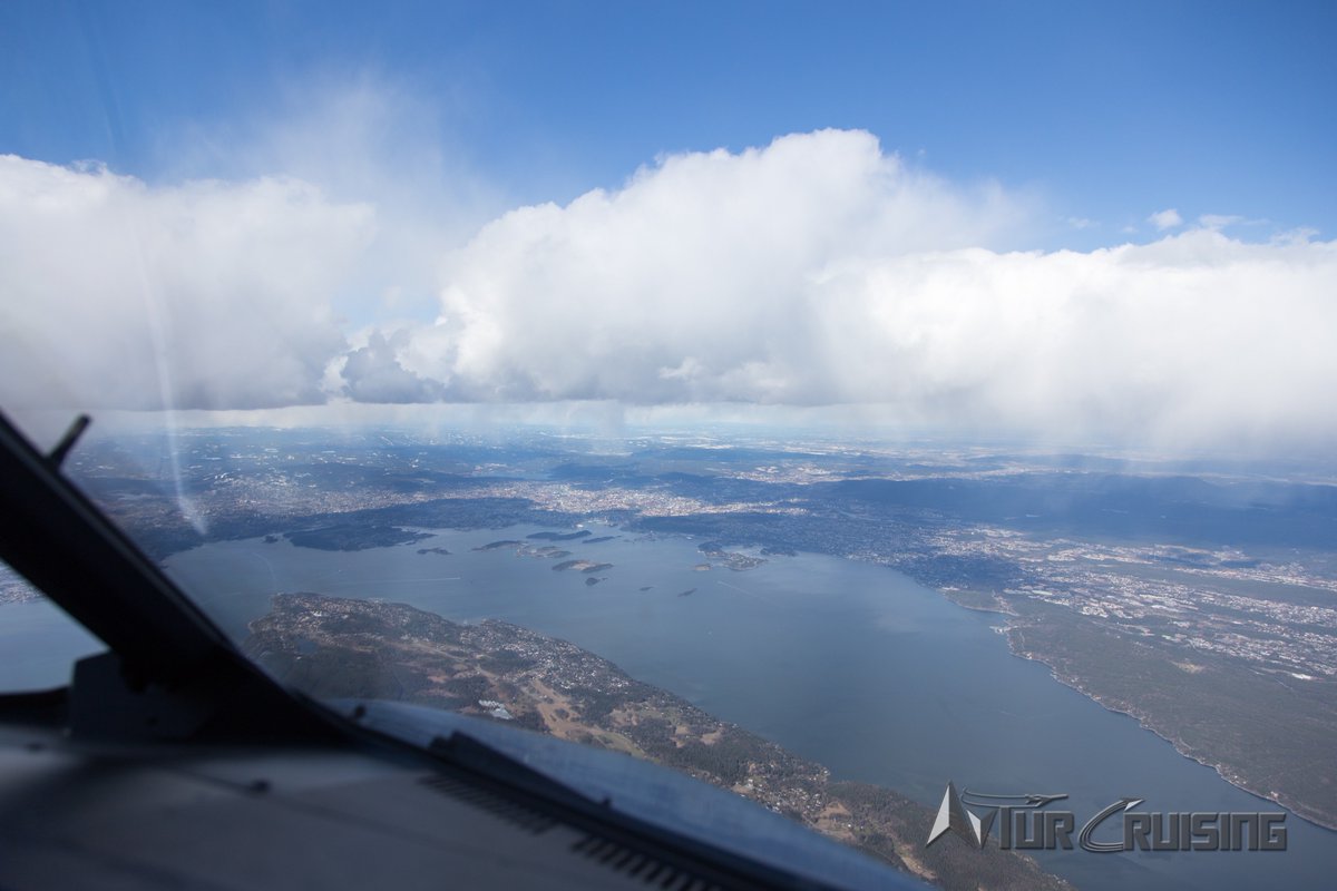 AvTurCruising's tweet photo. On the approach into Oslo #avgeek #avitiation #Oslo #pilotsview #crewlife #pilot #cockpit #Norway https://t.co/oZSNlfU3hz