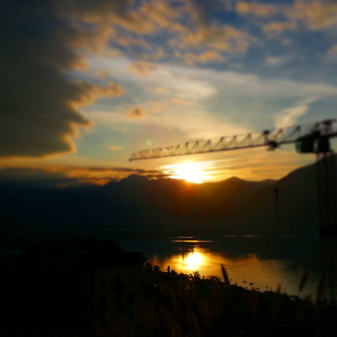 RoronsTV's tweet photo. UNBELIEVABLE MOOD DURING A SUNSET IN TICINO, SWITZERLAND❤🇨🇭❤ https://t.co/LahN8BM8kU