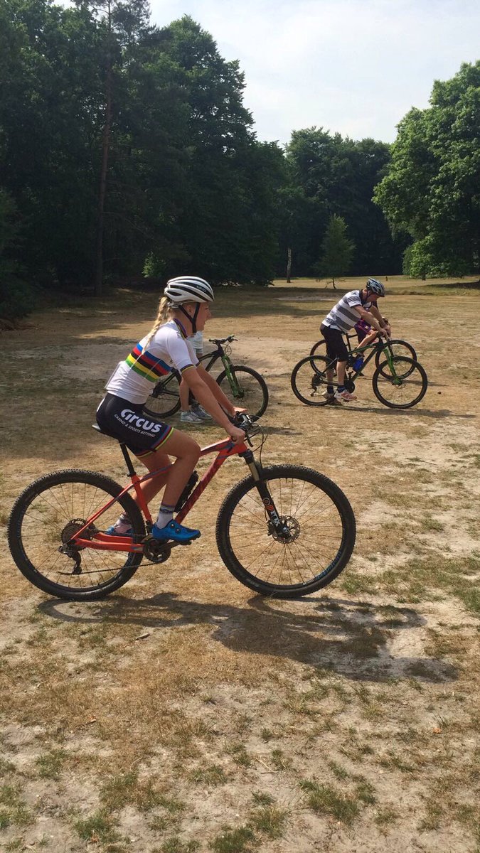 Vandaag clinic voor groep 8 vd Bron van Annemarie Worst! Zij wonnen de spandoekenactie vd Koningsspelen.<a href="/outdoornunspeet/">Outdoor Nunspeet</a> <a href="/JOGGNL/">JOGG</a>