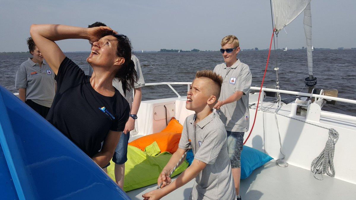 Special Water Heroes bij <a href="/SailWise/">SailWise</a> #elahuizen met leerlingen @StichtingRENN4 <a href="/DeCaleidoscoop/">RENN4 DeCaleidoscoop</a> #dezwaai en #sofryslan #wingerd en #twaluk