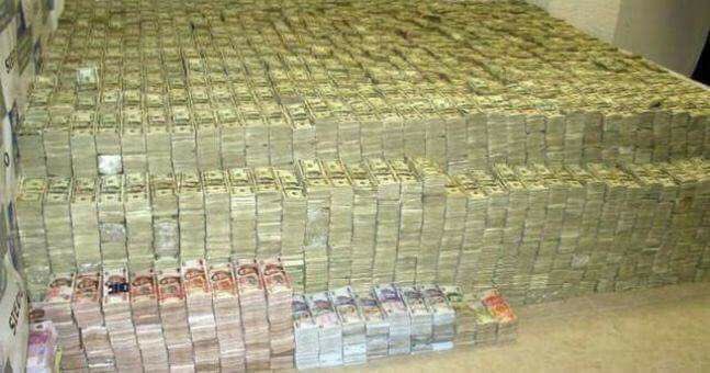 patrickcoomans's tweet photo. $45 Billion found in a Nigerian man's flat, he's spent 10 years trying get rid of it, but nobody answered his emails.
#smile #infosec https://t.co/MQqmStoY2T