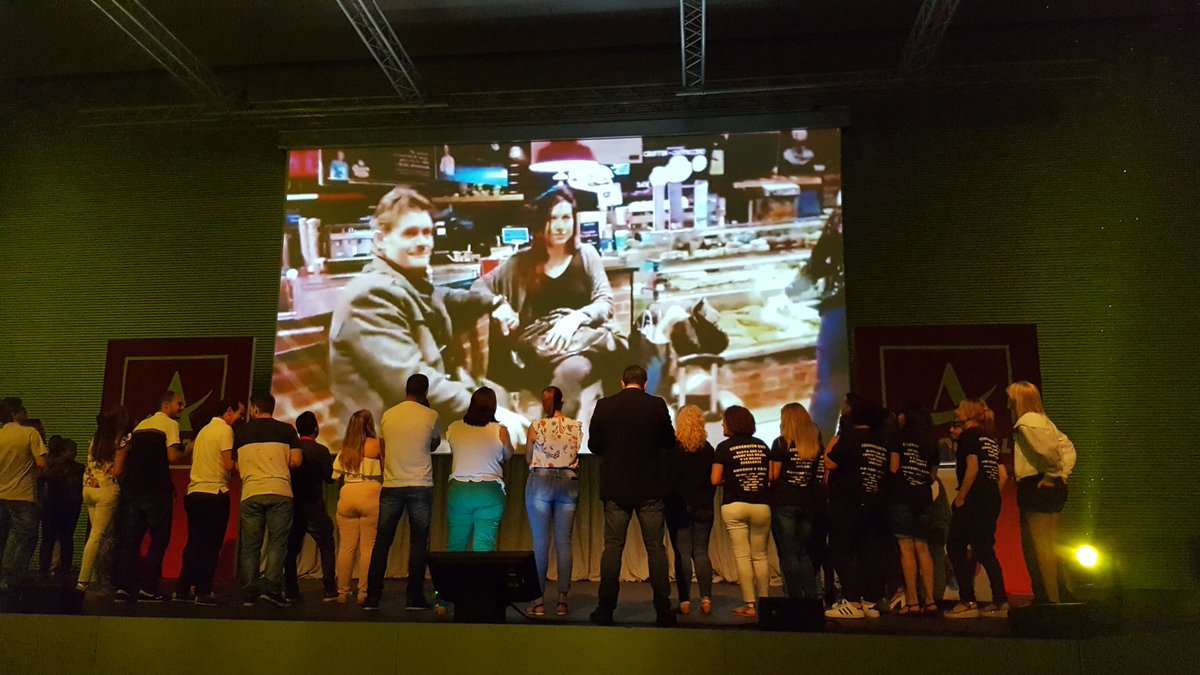 AutogrillIberia's tweet photo. Chamartín ganador del Premio #MannequinChallenge y La Plana mención especial #Autogrill17 https://t.co/tsCciI09Tb