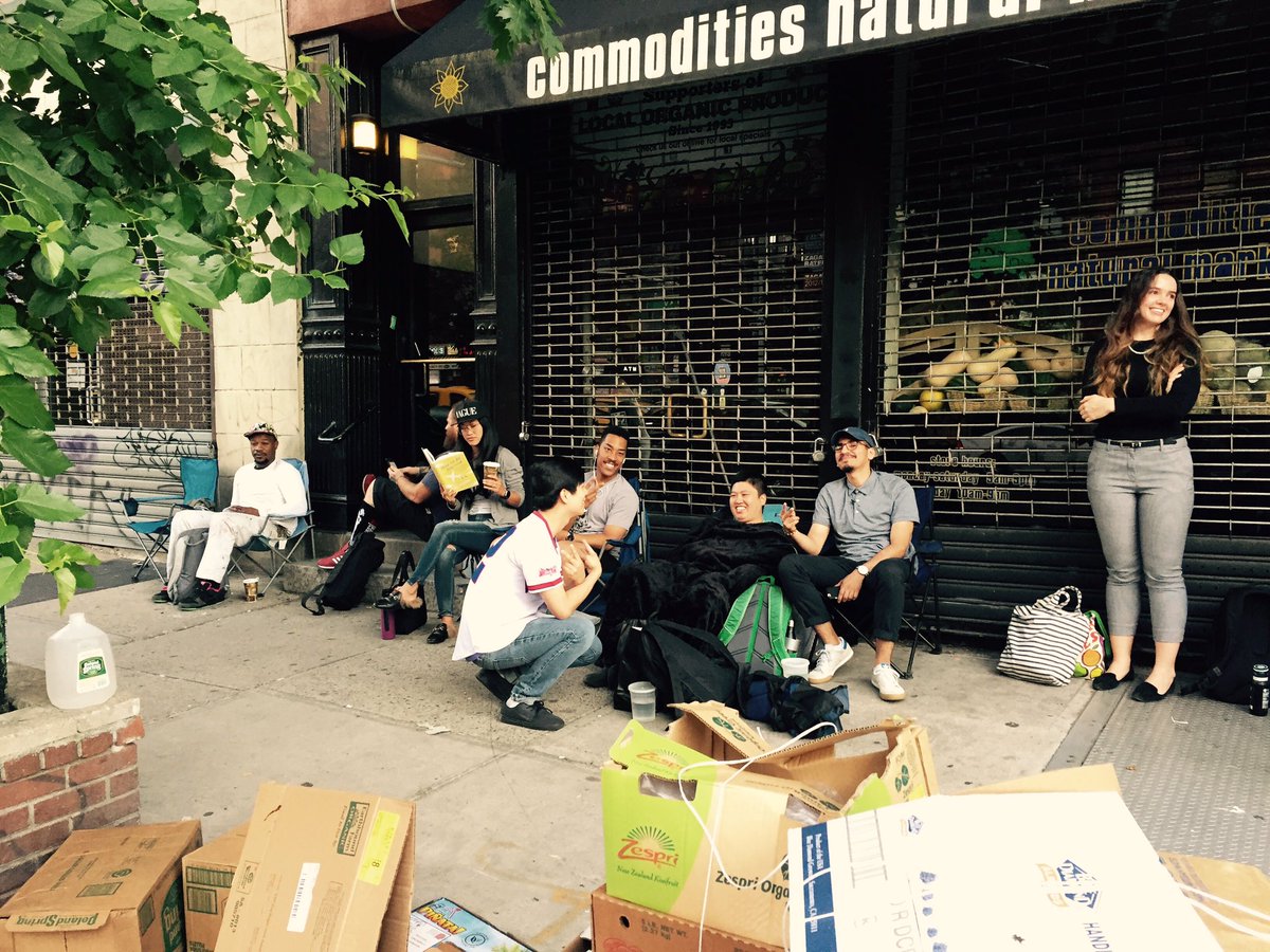 Stacy Kimball (@stacykimball) on Twitter photo Current appetite for the #NikeSB Dunk High #Momofuku kicks 20+ peeps lined up <a href="/momofuku/">momofuku</a> <a href="/nikesb/">NIKE SB</a> <a href="/HYPEBEAST/">HYPEBEAST</a> <a href="/kicksonfire/">KicksOnFire</a> <a href="/EaterNY/">Eater NY</a> <a href="/davidchang/">david chang</a> Current appetite for the #NikeSB Dunk High #Momofuku kicks 20+ peeps lined up <a href="/momofuku/">momofuku</a> <a href="/nikesb/">NIKE SB</a> <a href="/HYPEBEAST/">HYPEBEAST</a> <a href="/kicksonfire/">KicksOnFire</a> <a href="/EaterNY/">Eater NY</a> <a href="/davidchang/">david chang</a>