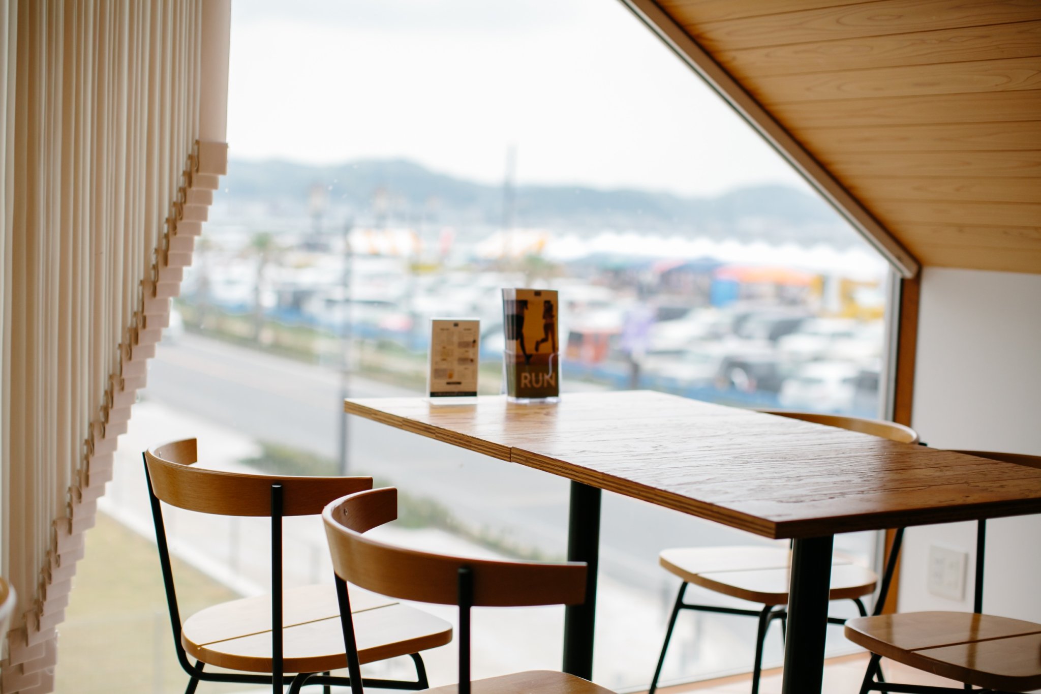 古性 のち Kosho Noci 千葉県館山市の海沿いにあるカフェ Sea Days 電源 Wifiともに完備で 店内はのんびり居心地も良い 海を眺めながらくつろげるし ちょっと足を伸ばしてノマドワークしたい方 おすすめです T Co