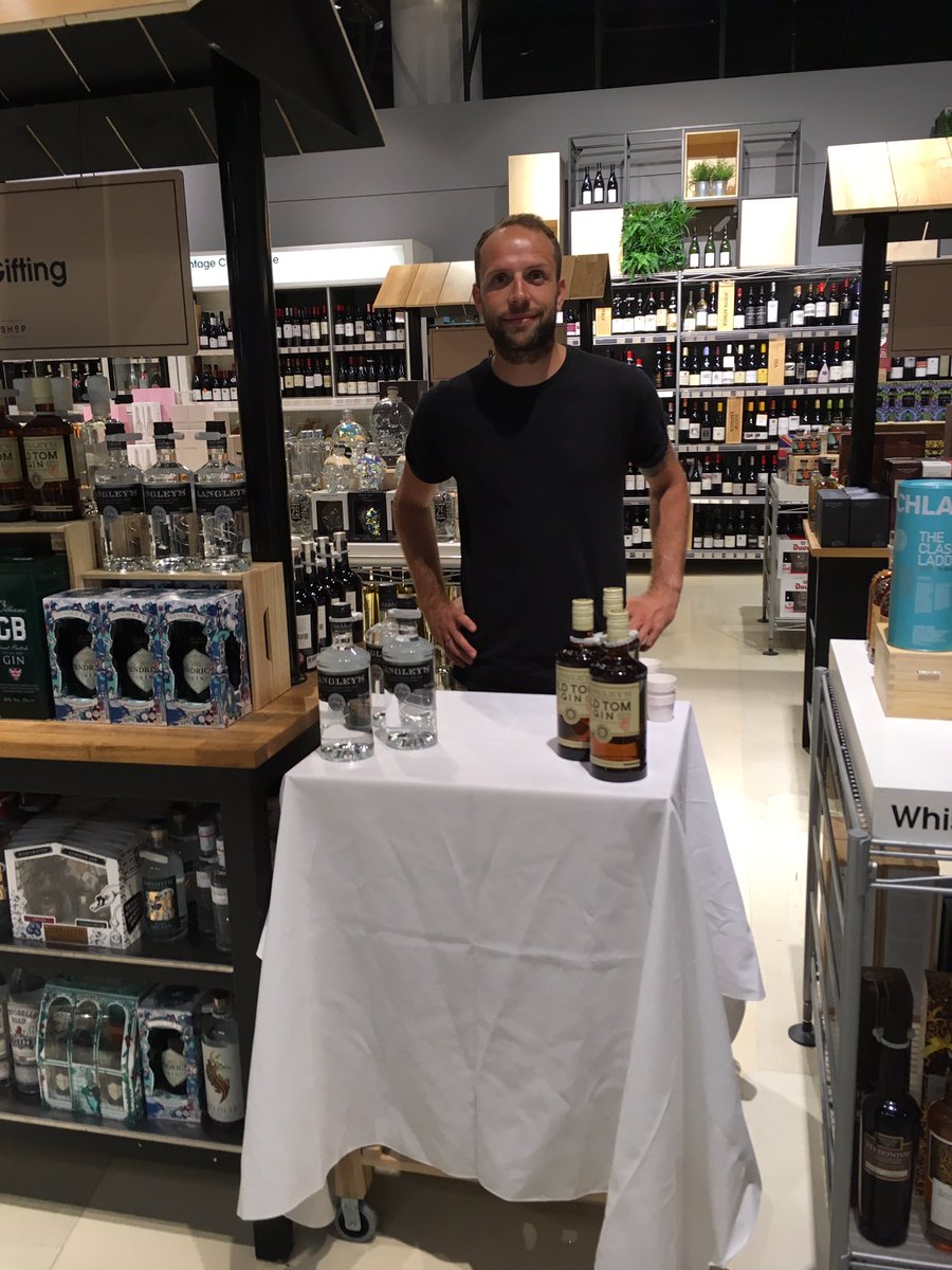 LangleysGin's tweet image. @HSLMattE has just started in-store sampling at @Selfridges @SelfridgesWine #Birmingham of No.8 &amp;amp; Selfridges Exclusive Export Old Tom gin 🍸
