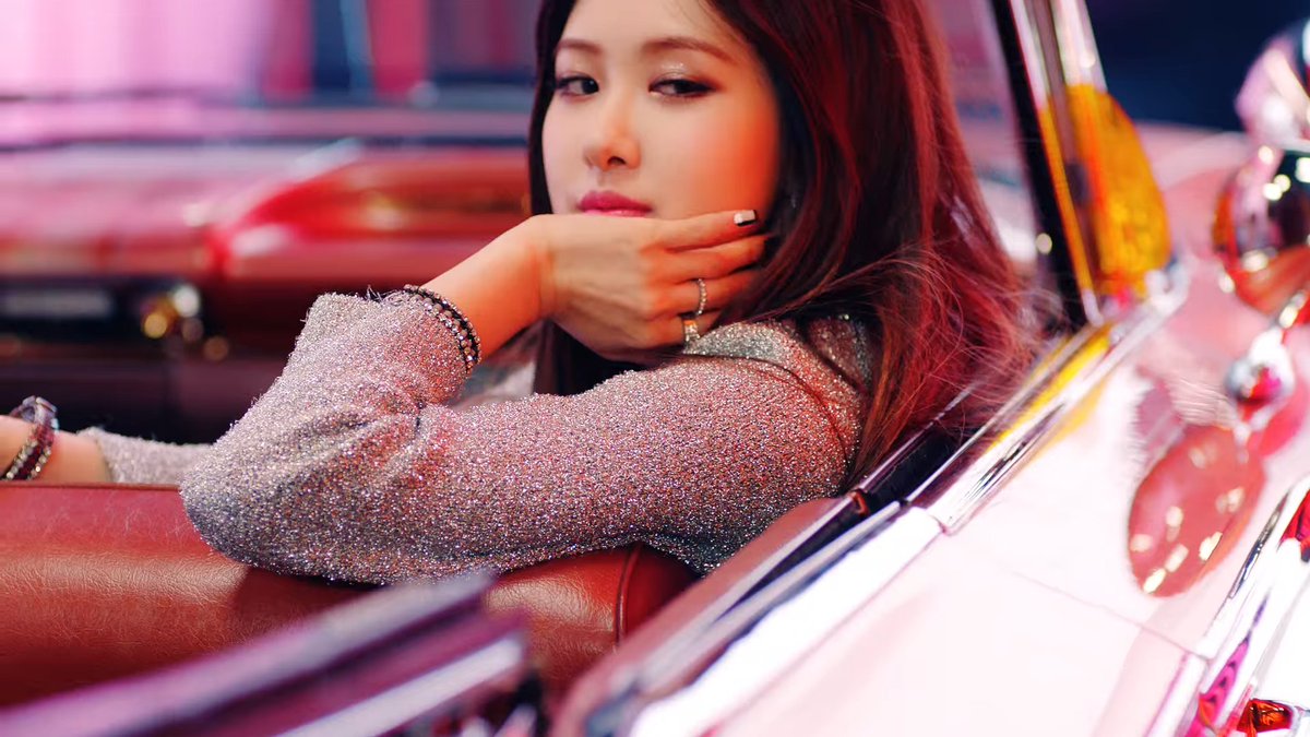 FrillySehun's tweet photo. Rosé??? I only know QUEEN OF VISUALS🌿
#마지만처럼_BLACKPINK #BLACKPINKCOMEBACK #rosé https://t.co/0DyBODbhk8