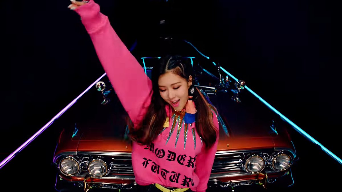 FrillySehun's tweet photo. Rosé??? I only know QUEEN OF VISUALS🌿
#마지만처럼_BLACKPINK #BLACKPINKCOMEBACK #rosé https://t.co/0DyBODbhk8