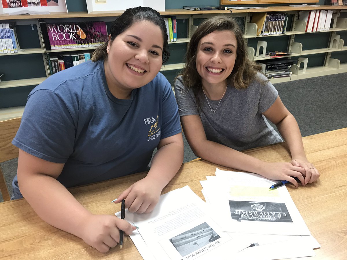 JtownFBLA's tweet photo. JTown HS FBLA students hard at work preparing for nationals in Cali! Thank you City of Jtown for supporting our program!! @JeffersontownKY https://t.co/Qkw3hXVZTW