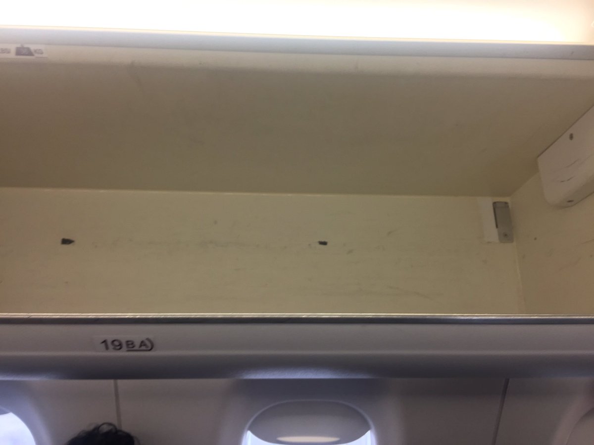 amorytabaee's tweet photo. Why did I have to pay to check my bag? @united https://t.co/YgVajLrik5