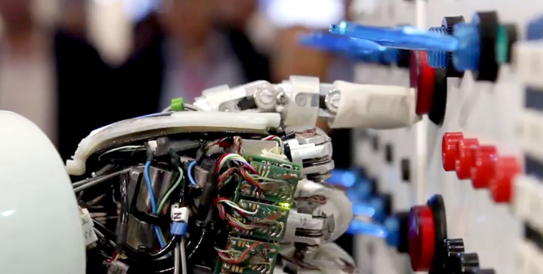 alphachannl's tweet photo. 🧠🧠 "AI is to the human brain what the steam engine is to the human muscle." - @SebastianThrun @NewsHour https://t.co/nM6jfBn1kk https://t.co/PcAocFdGHe