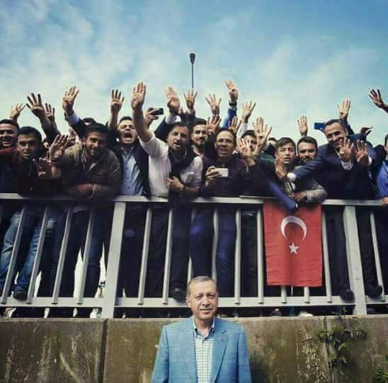 Emine2618's tweet photo. ➖AK Mahallemizin abisi❕
@RT_Erdogan 
➖Ve AK Mahallemizde ki tüm yaşayanları için....

➖Hayırlı☕iftarlar  🥛🍴🥘🥖 🍽

➖ #HuzurVeAdaletİçinİDAM https://t.co/7RdlLQjkKT