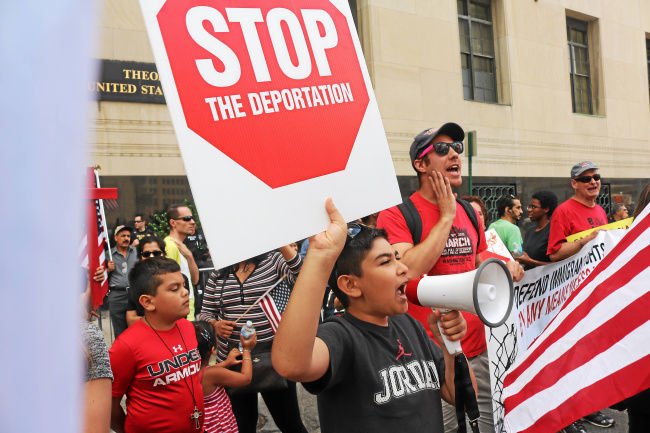 advisorsource's tweet image. "The stakes in this cannot be overstated": Attorneys for over 100 detained Iraqis plead for delay in deportations ow.ly/ozZC30cOjdp