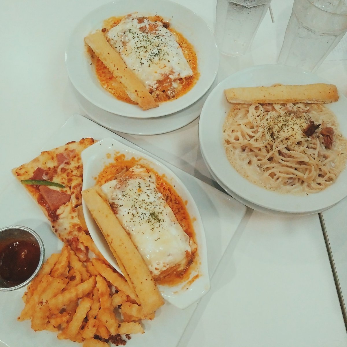 ssjvivas's tweet photo. What is diet ? Again ? 😂😂
#DietProblem #NoToDiet https://t.co/3JfiykWFZ7