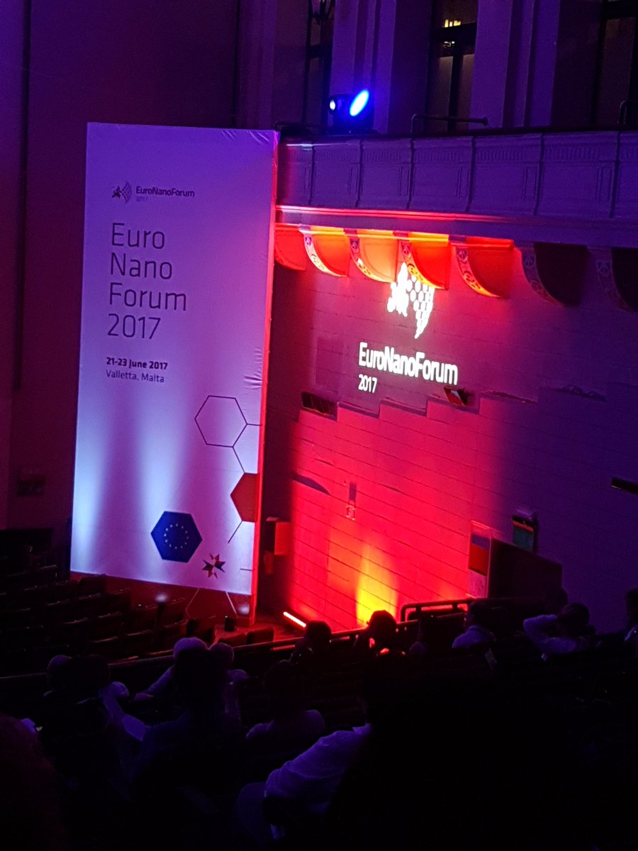 Valeria Nicolosi is working with 500 superheroes! Amazing possibilities discussed @ValNicolosi #enf_2017 <a href="/ENF_2017/">EuroNanoForum 2017</a>