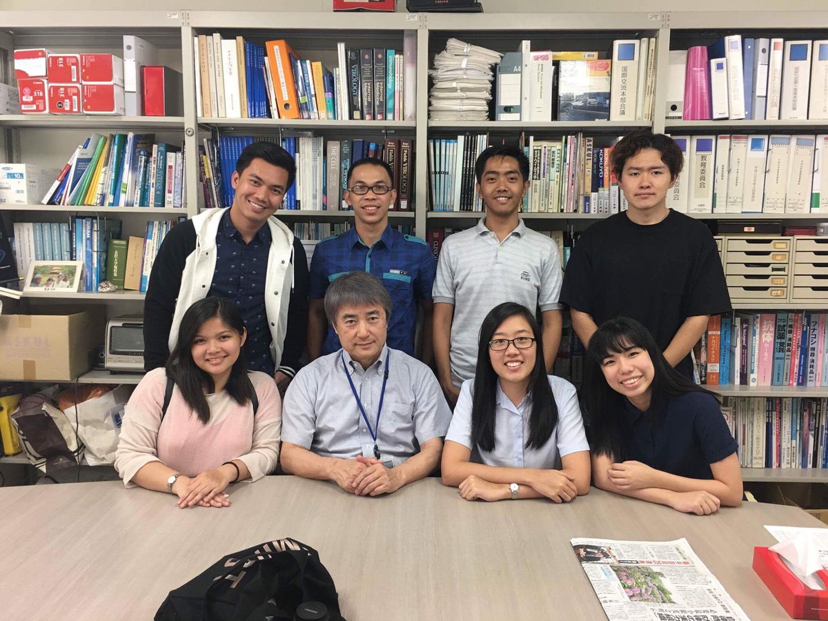 AMSAUST's tweet photo. The delegates posing for Pikura caps off their day learning Radiology. #AIMSEP #amsajpnxph #FlyWithAMSA https://t.co/2CcLPnF2lJ