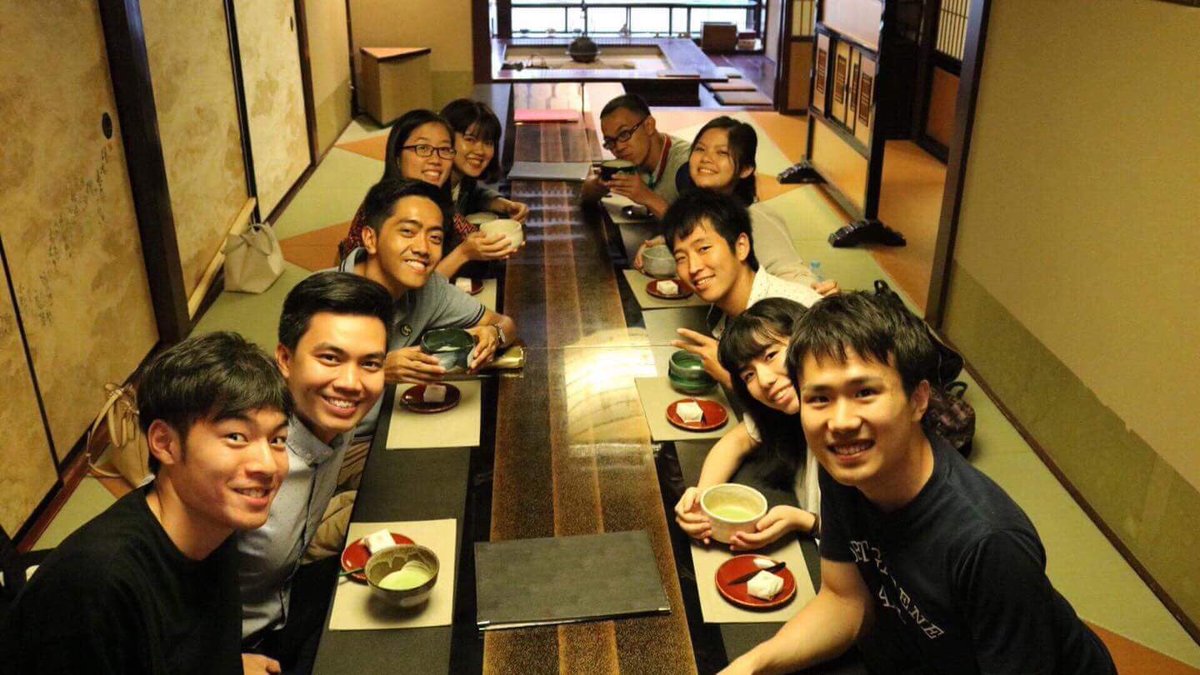 AMSAUST's tweet photo. The delegates posing for Pikura caps off their day learning Radiology. #AIMSEP #amsajpnxph #FlyWithAMSA https://t.co/2CcLPnF2lJ