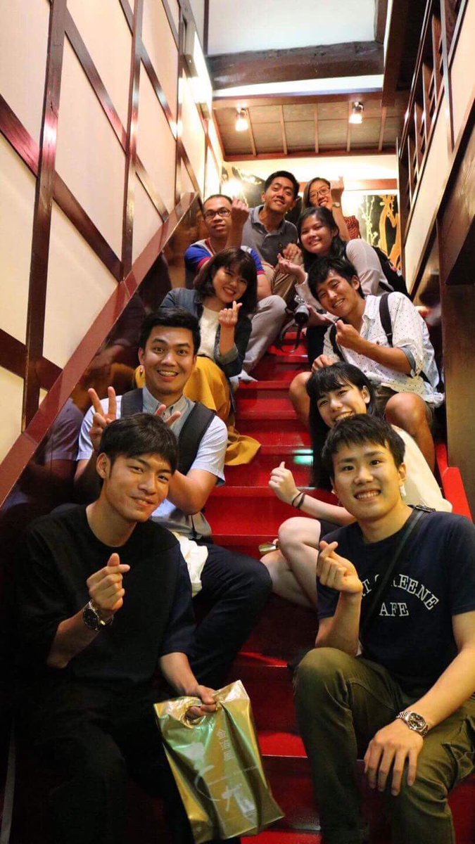 AMSAUST's tweet photo. The delegates posing for Pikura caps off their day learning Radiology. #AIMSEP #amsajpnxph #FlyWithAMSA https://t.co/2CcLPnF2lJ
