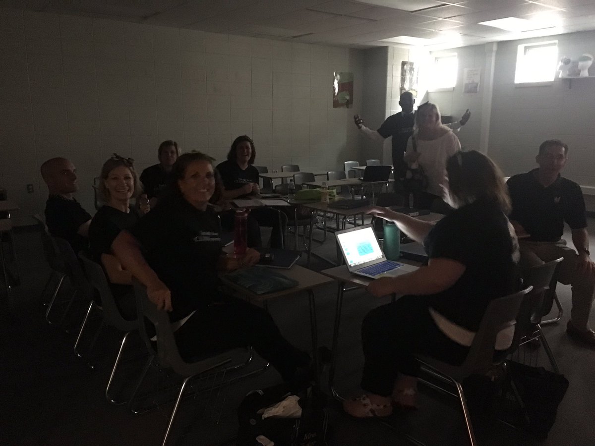 rachhermann's tweet photo. Prairie working in the dark! #SDWcoherence #beatPrairie :) https://t.co/gKmy3IOw7j