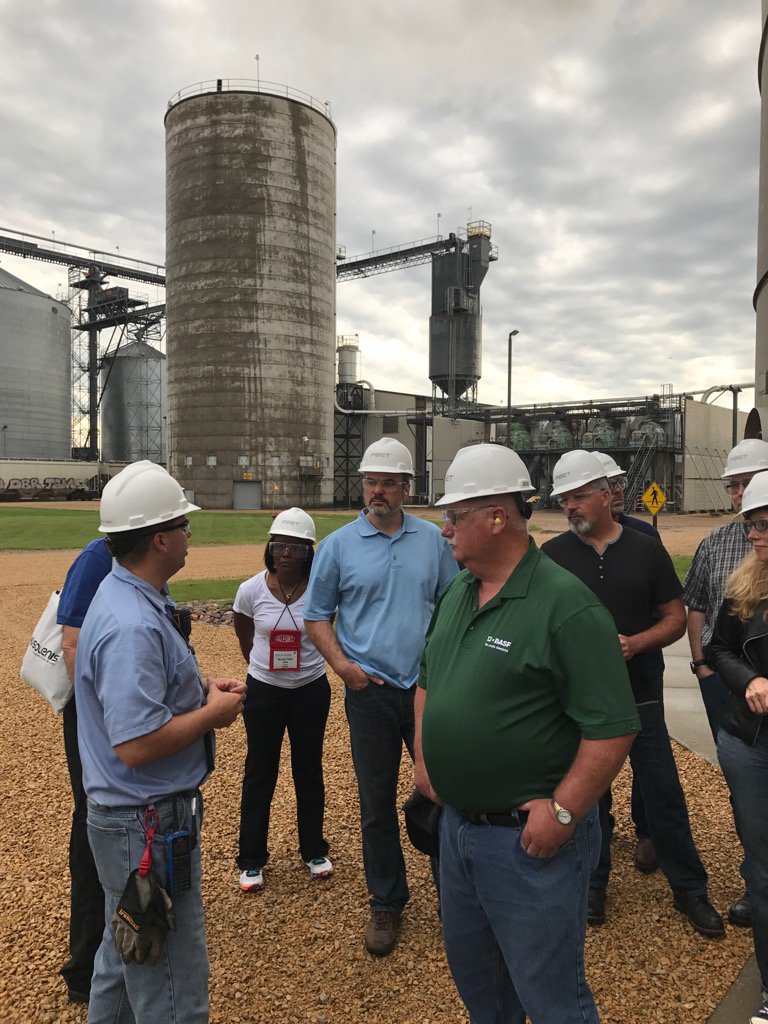 POETbiofuels's tweet photo. Hosting the #FEW17 crew at our Lake Crystal plant. POET's Ryan Haala shares some wisdom. #biofuels https://t.co/o9zTmWtmET