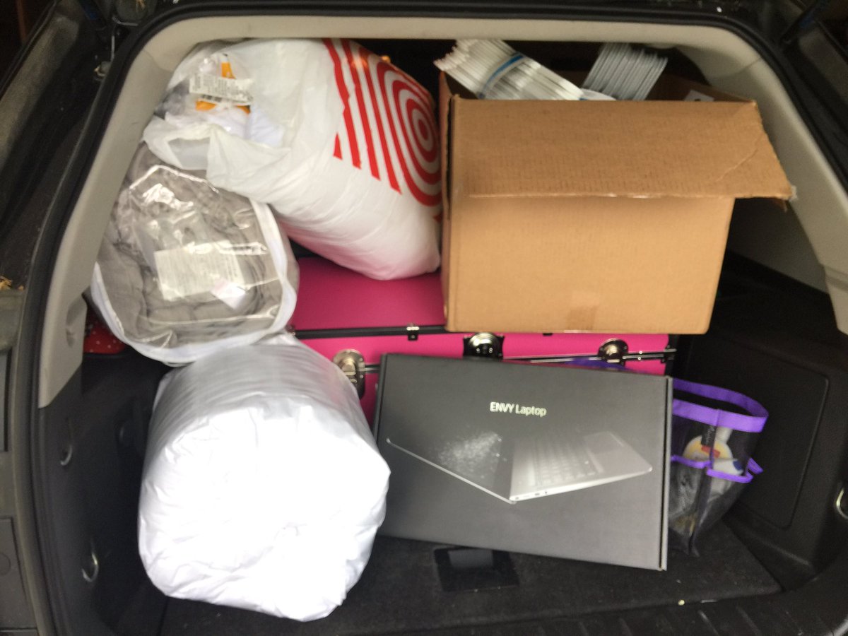 BridgeTheGapSTL's tweet photo. We are delivering trunks to 3 college bound kids today!  TY 2 our very generous donors! @tonymess @LHSLancerPrin @ROCK_Supt @RSD_Diversity https://t.co/lzKjOPyBCA