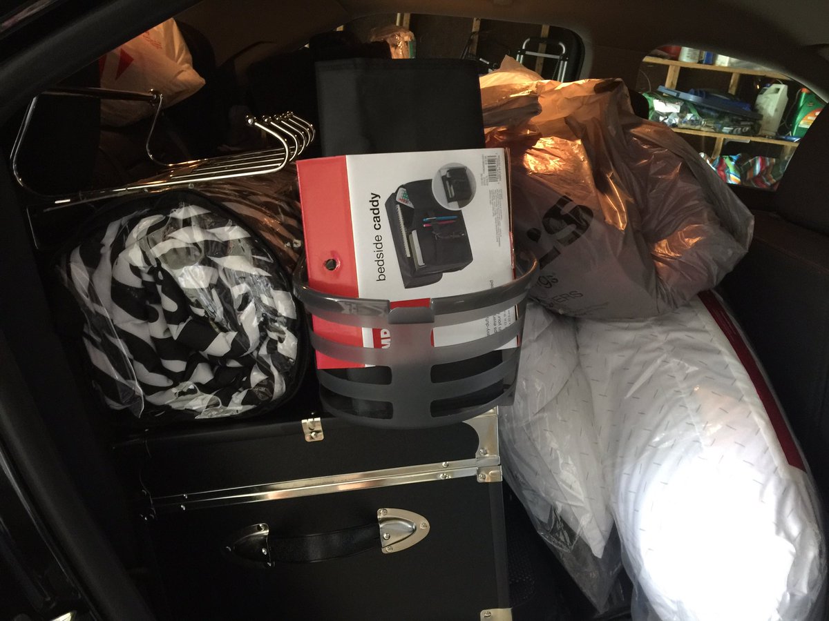 BridgeTheGapSTL's tweet photo. We are delivering trunks to 3 college bound kids today!  TY 2 our very generous donors! @tonymess @LHSLancerPrin @ROCK_Supt @RSD_Diversity https://t.co/lzKjOPyBCA
