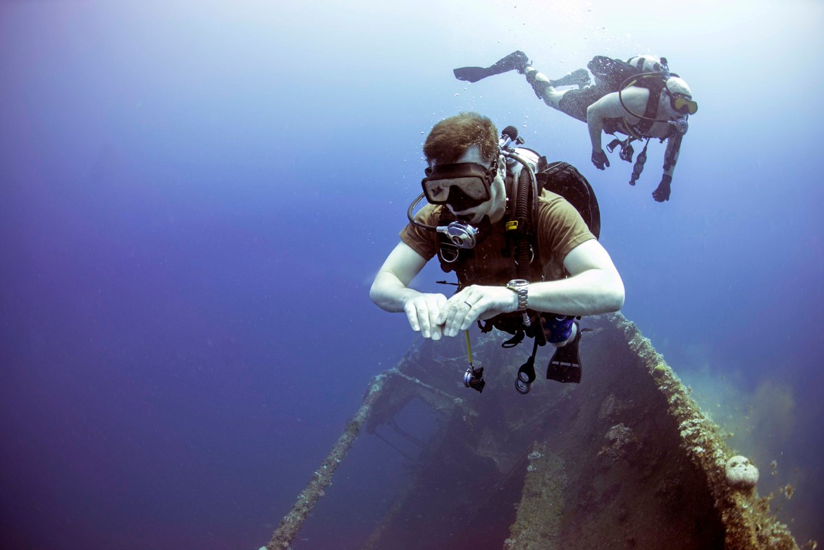 jodi_mohrmann's tweet photo. #CoolPix! #Divers remove 2 submerged sailboats & an automobile around Guam during #Diving Exercise 2017 #Navy #WPNS #NAVFAC #MSDU #EODMU https://t.co/KFYIPRAKTi