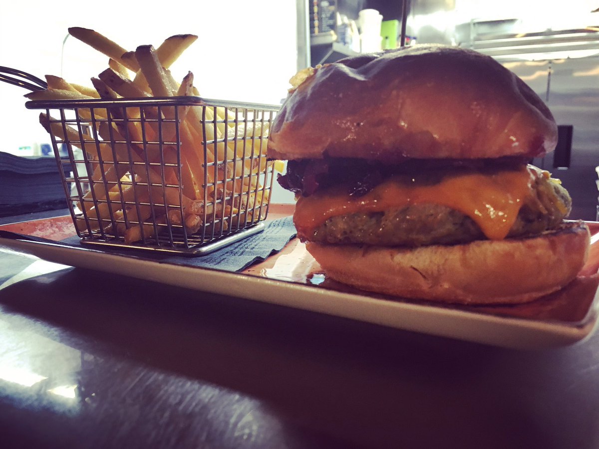 Economy Shoe Shop tweet media