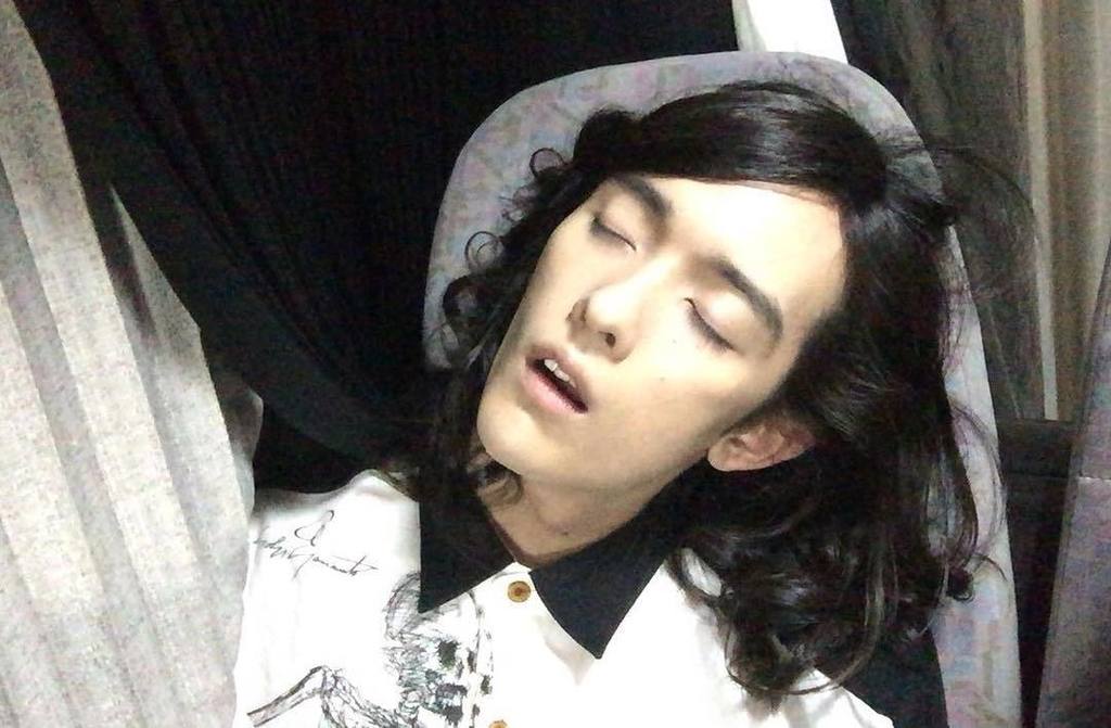 栗原 類 Louis Kurihara もう寝ます お江戸のキャンディー2 オフショット マネージャーに適当に写真を撮ってとお願いしていたらこんな物まで 天国の鳥 北沢白 T Co Fhvhwlbdhf T Co Po9k3qkq9o Twitter