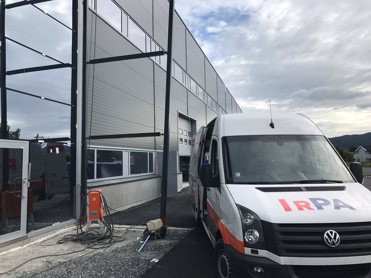 IrPaGroup's tweet photo. Test hos @Veidekke_ASA og Norske Stålbygg ved Hokksund i dag. Gode forhold og gode resultater. #lufttetthet #tetthetskontroll https://t.co/LPSL5pTDXg
