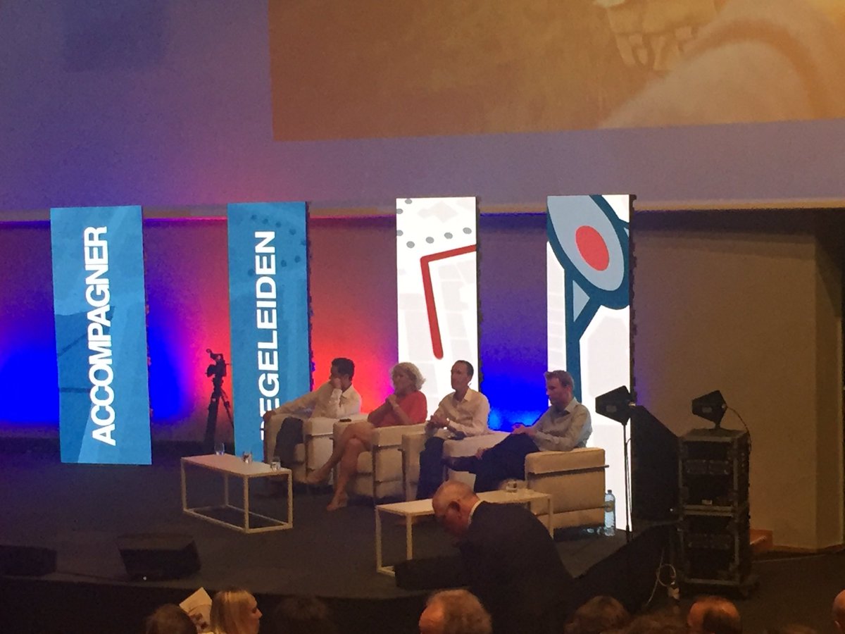 GreteSchaekers's tweet photo. #AXA #AXABANK klaar voor AXA bankday https://t.co/IFPRNIzBAu
