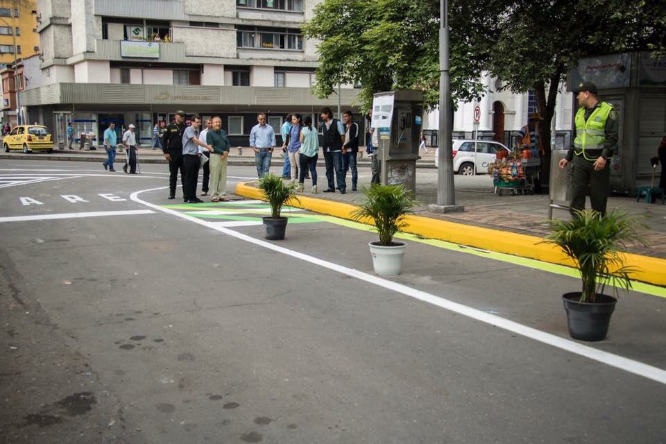 AlcaldiaBGA's tweet photo. #Fun5BGA
La Cra 20 es #AHORA más incluyente y amable con el peatón. Nuestros agradecimiento a @ColorUrbano1
▶️https://t.co/C2t3Dd5iXB https://t.co/vQW53EBn1U