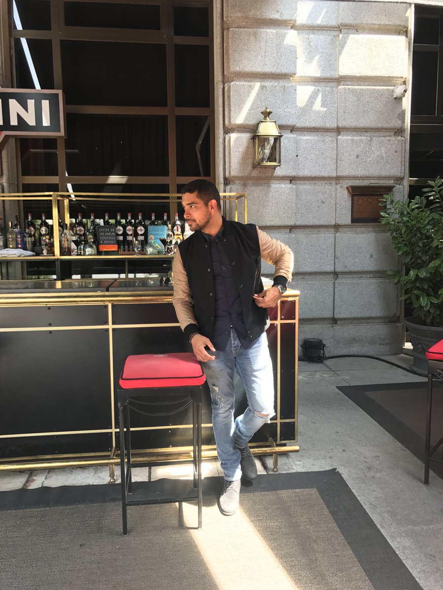 ParamountGCD's tweet photo. BTS of a photo shoot with #NCIS star @WValderrama at the @GMelia_Fenix in Madrid. #CBSSquad https://t.co/EnFhxgouYV