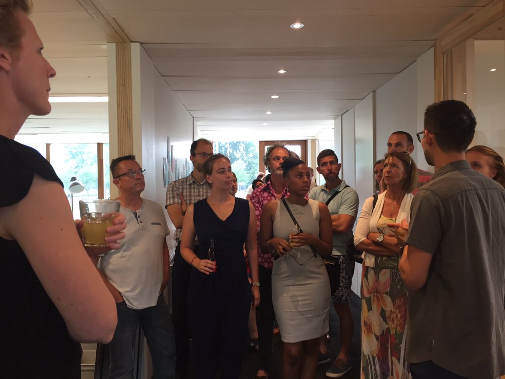 DeBouwcampus's tweet photo. Tussen de buien door: bewoners zomerborrel. Te gast bij @TheGrnVillage met o.a.  @SBRCUR_net @CfPB_Delft @BRISonline @OfficeVitae https://t.co/ee8M620Zpz