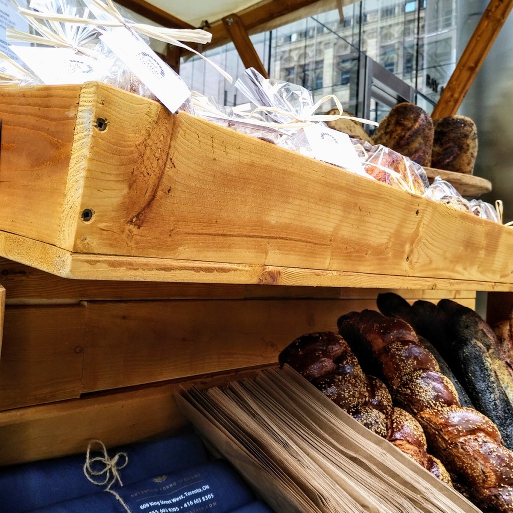fornocultura's tweet photo. Join Us Every Thursday at #BayAdelaideCentre #farmfreshTO scratch #baking #artisan #fornocultura #collaborative @Usful_ @FoodlandOntario https://t.co/qXHEhZWUdP