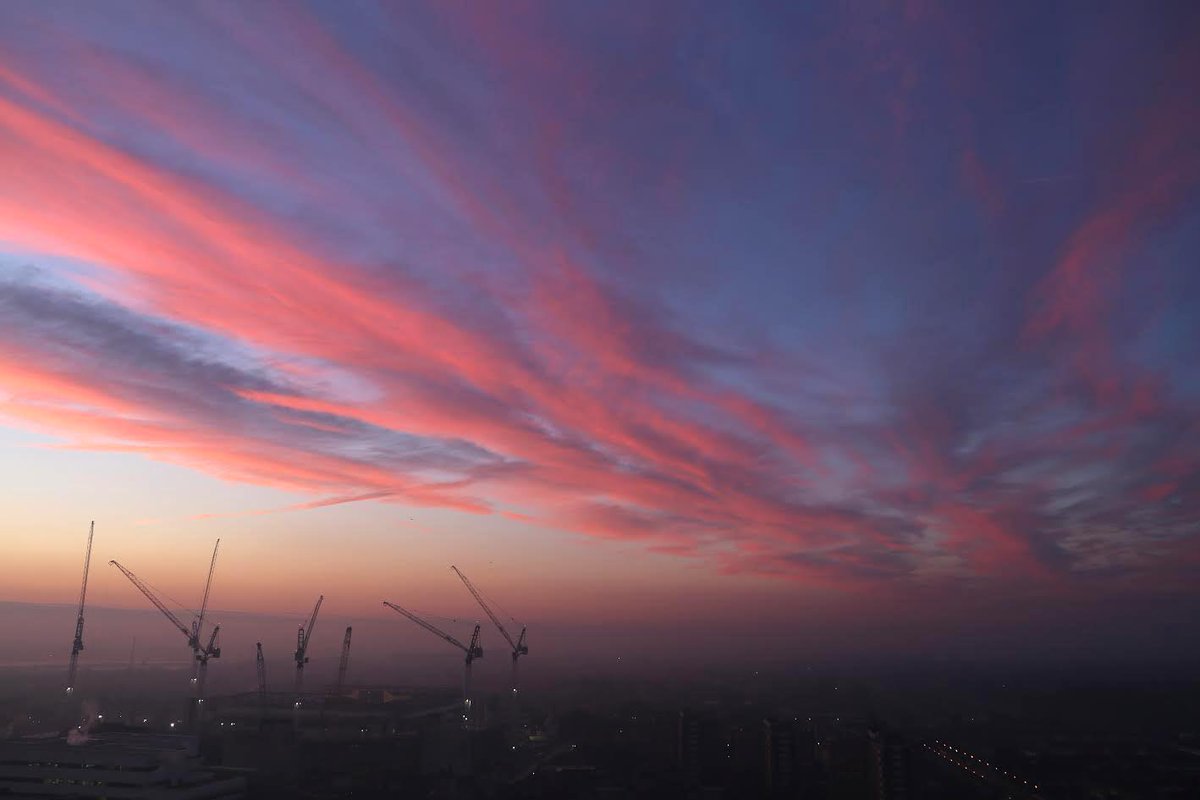 FloraNancy's tweet photo. @JReesMoggMP "people don't want to live in towerblocks." Yes, it's a nightmare looking out on views like this all day. #highriseliving https://t.co/u0qexntmpV