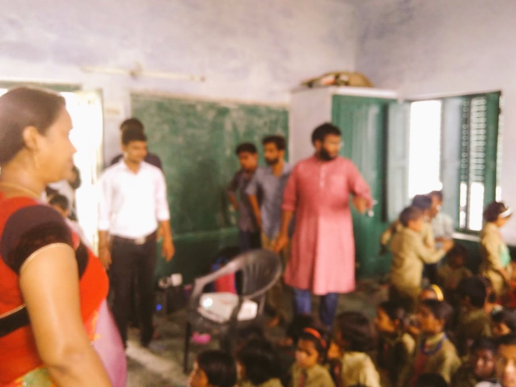 _SASHAKT_'s tweet photo. Ik Shor Hai In Mein 
Jo Khamosh Bahut Hai 

Help For Government Schools Student 
District #sultanpur https://t.co/2TAX0pI8Ef