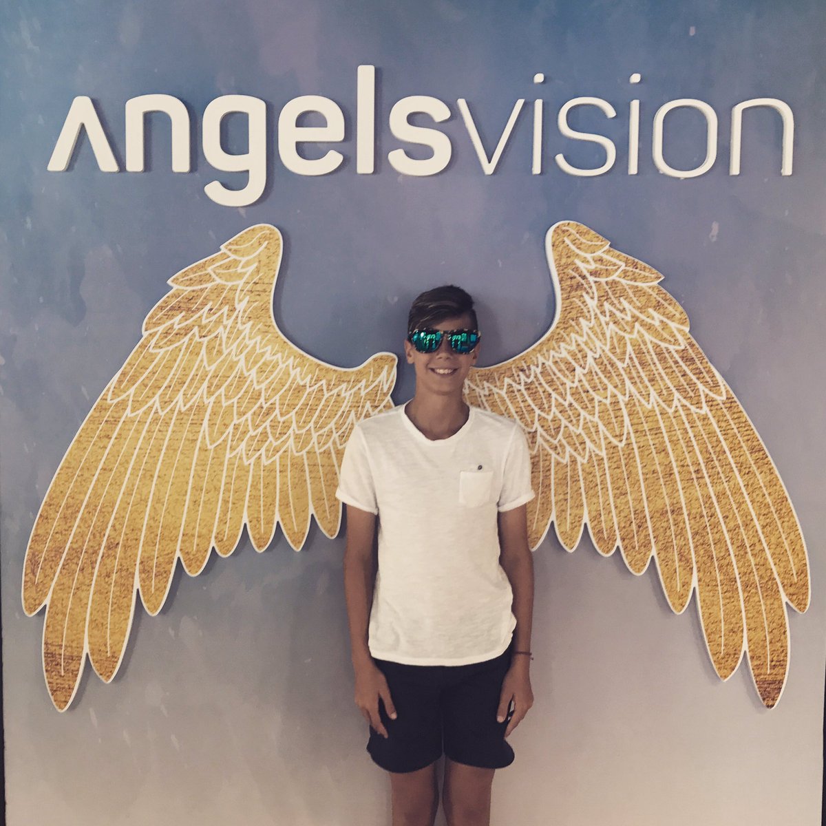 angelsvisionco's tweet photo. David ya tiene sus gafas @monkeygrove. ¿A qué esperas para tener las tuyas? 😉😋
#angelsvision #sunglasses #wingstofly #monkey #monkeygrove https://t.co/GHTJtsJG8X
