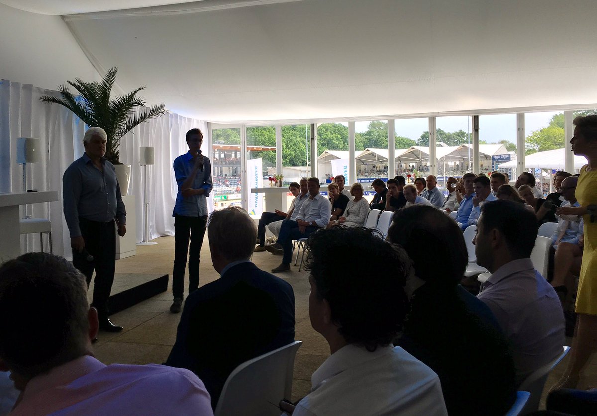 Paneldiscussie circulaire economie bij <a href="/VentureCafeRdam/">Venture Café Rotterdam</a> <a href="/CHIORotterdam/">CHIO Rotterdam</a> <a href="/bartvanderzande/">Bart van der Zande</a> <a href="/BlueCity010/">BlueCity010</a> #roadmapnexteconomy