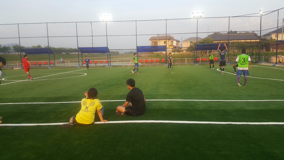 JOYFIELD15's tweet photo. 本日は近隣の大学である『福岡教育大学』のフットサルサークルである、【 塊 】の皆様にコートレンタルして頂きました♫ありがとうございました！＃JOY FIELD15 MUNAKATA
＃ジョイフィールド15
＃宗像
＃塊
＃フットサルサークル
＃女子チーム立ち上げよう！ https://t.co/ZuuYw4jD2D