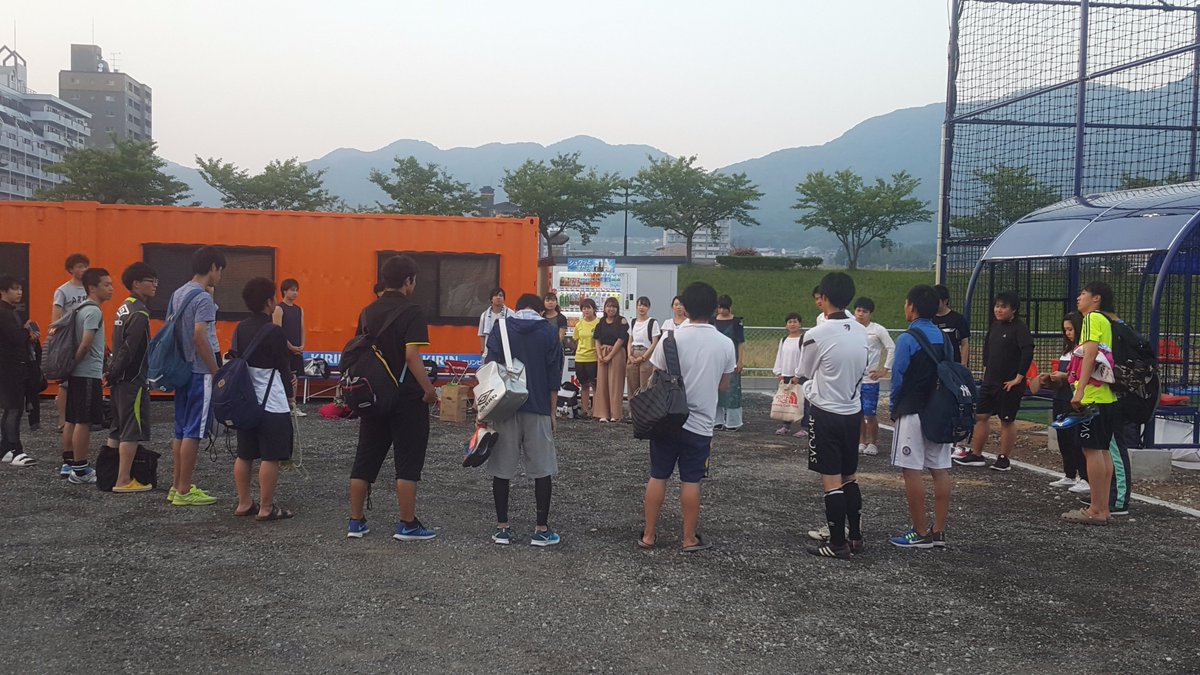 JOYFIELD15's tweet photo. 本日は近隣の大学である『福岡教育大学』のフットサルサークルである、【 塊 】の皆様にコートレンタルして頂きました♫ありがとうございました！＃JOY FIELD15 MUNAKATA
＃ジョイフィールド15
＃宗像
＃塊
＃フットサルサークル
＃女子チーム立ち上げよう！ https://t.co/ZuuYw4jD2D
