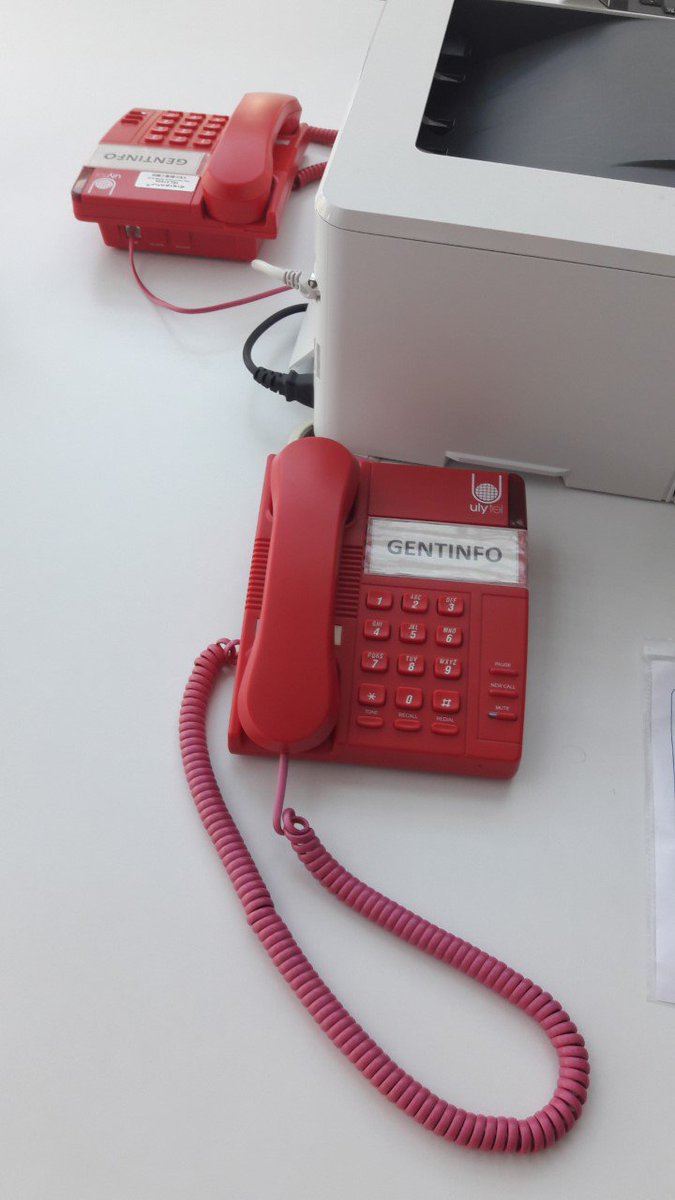 SarahLootens's tweet photo. @proximus, ik kwam gisteren deze fantastische telefoons tegen in Gent.Jullie zouden hier voor iets tussen zitten? Waar kan ik ze kopen?#help https://t.co/9GyTGcbul6