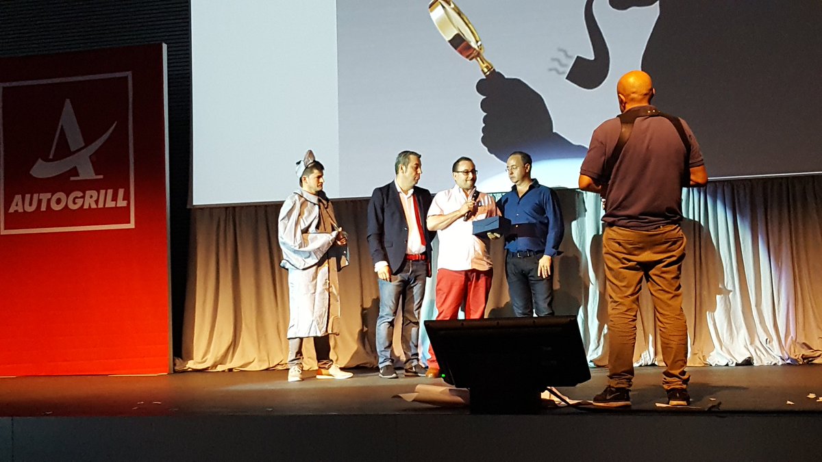 AutogrillIberia's tweet photo. Premios por su excelente trato a los clientes a Argentina de La Safor y Héctor de Benicarló #Autogrill17 https://t.co/5JedkMwK3H