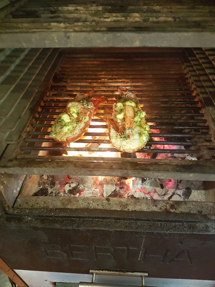Theres only 1 way to cook and 1 place 2 eat lobster this summer.over the fire with lots of garlic butter. accept no imitation #burystedmunds