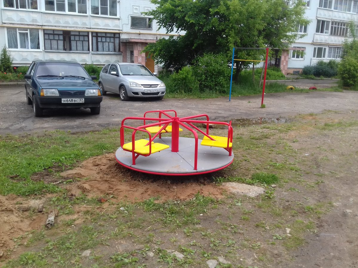 Две детские многофункциональные  площадки установлены в Вичуге, благодаря депутату Бурову А.К.